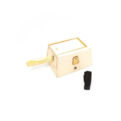 Vue 4 de Boîte à Moxa – Moxa Box – en bois