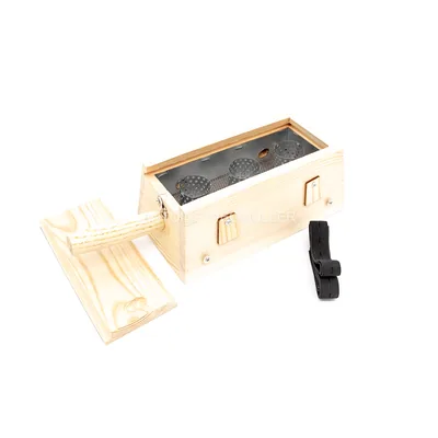 Vue 3 de Boîte à Moxa – Moxa Box – en bois