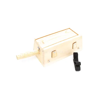Vue 2 de Boîte à Moxa – Moxa Box – en bois