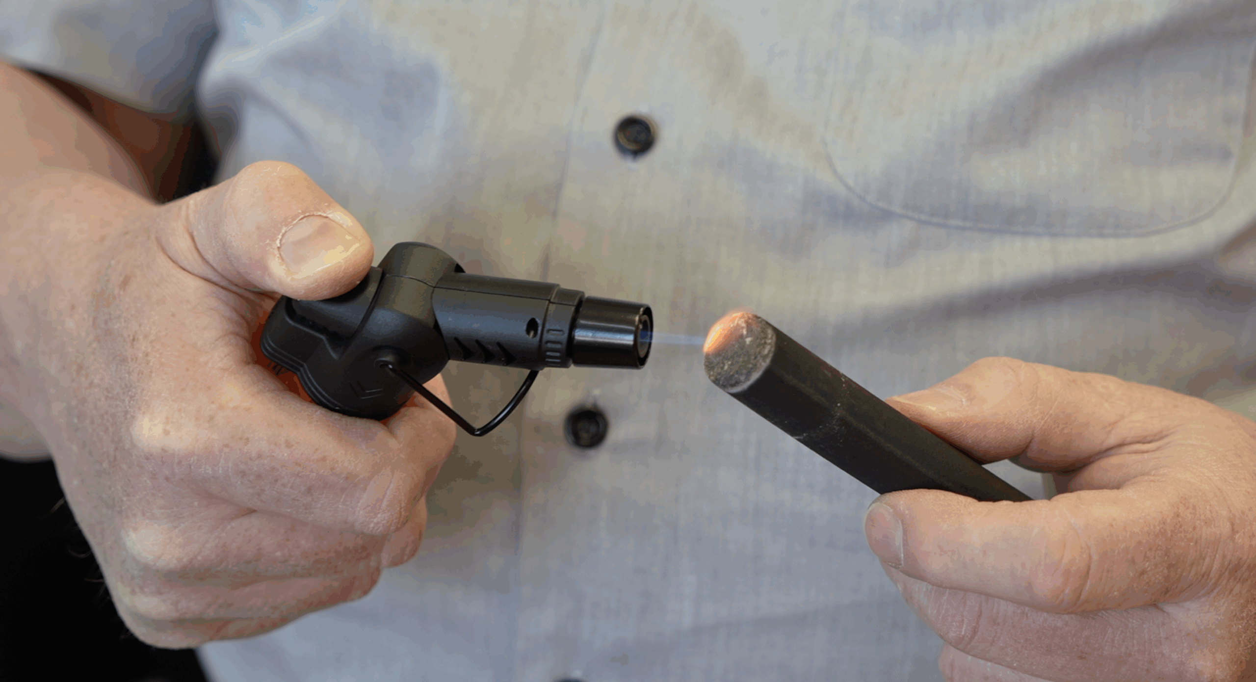 Allumage moxa sans fumée au briquet torche